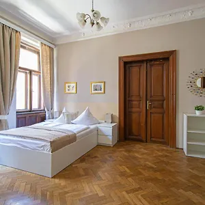  Appartamento For Celebrations Spacious 3bdr With Balcony